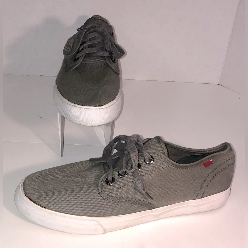 LEVIS TURNER NAPPA Men's Gray Skate Shoes Sneakers #51821810G Men's Size: 10M
